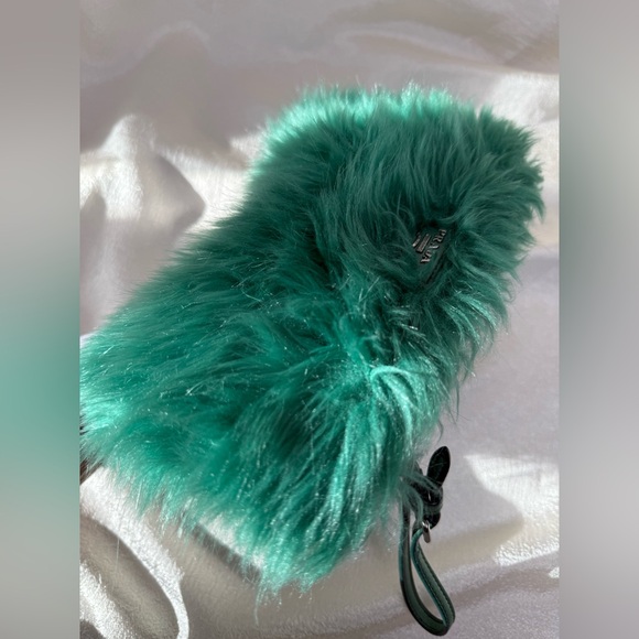 Auth Prada Eco Pelliccia Faux Fur Wristlet Clutch Green - Picture 7 of 15